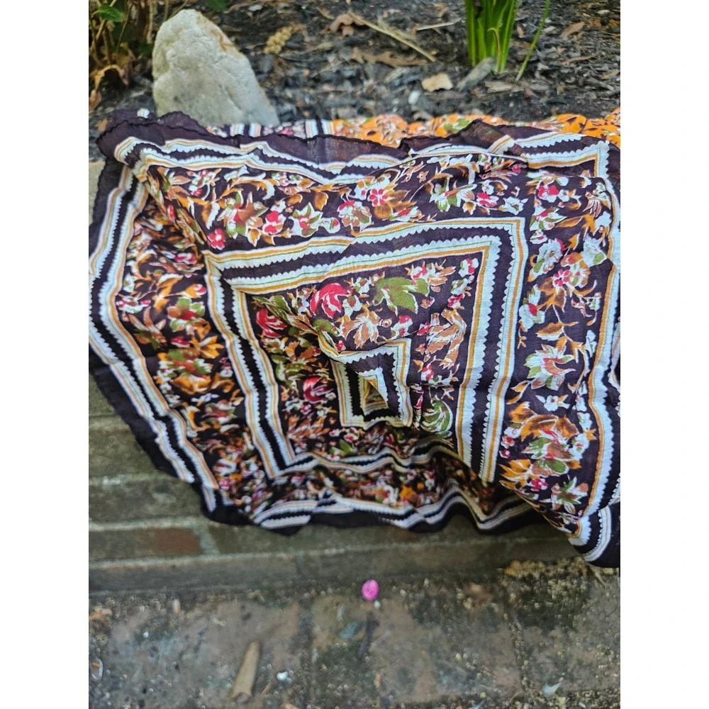 Vintage Handwoven 100% Silk Scarf, Made in India 40" x 40" - Picture 5 of 9